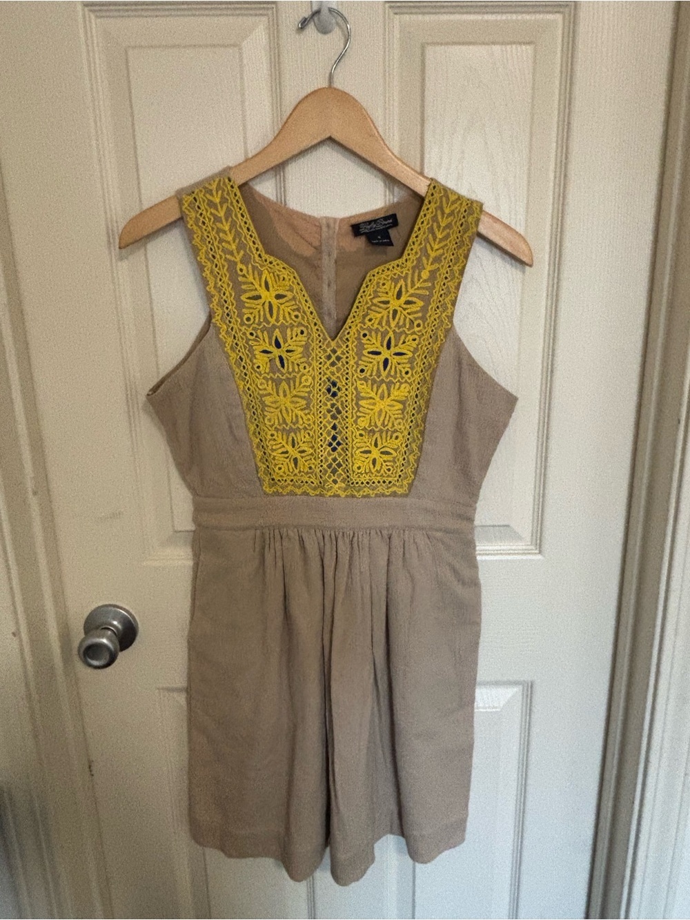 Lucky Brand Embroidered Boho Dress Small Beige Sleeveless V‑Neck Cotton Summer - Picture 2 of 10